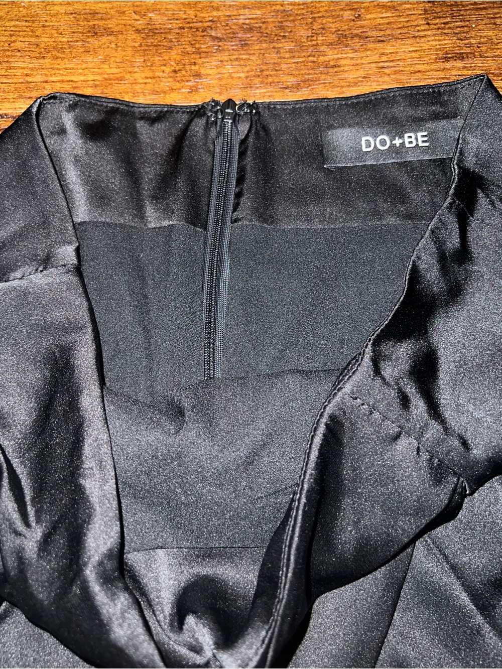 DO+BE Black Satin Mini Skirt Crossover Asymmetric Zippered Back Size L - Picture 4 of 6